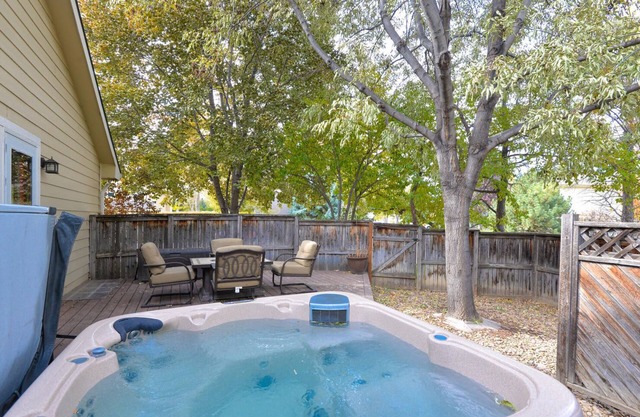 5 Bedroom house with a Hot Tub and Home Theater!