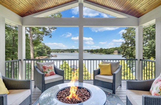 5 Bedroom Private Dock, & Firepit