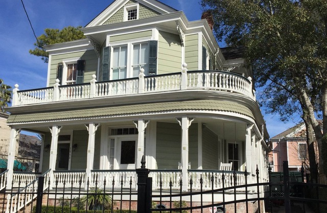 5 Bedroom Short Term Rental 3 full bath Queen Anne Victorian