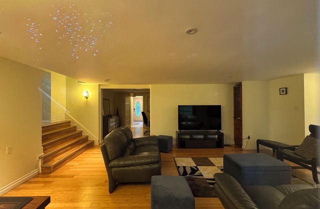 5 bedroom spacious house in a sought after neighborhood