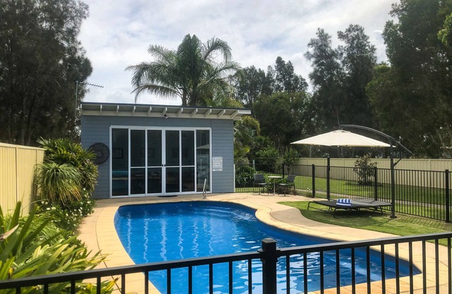 5 Bedroom Waterfront House with Swimming Pool