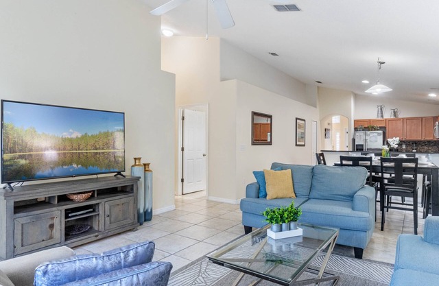 5 Bedrooms/3 Bathrooms/Veranda Palms (4458 NP)