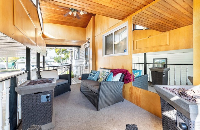 5 Bedrooms | Sleeps 12 | 2 Suites | Free Parking | Pet Friendly