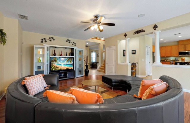 5 BR Family Getaway with a Pool, Theater & Office in Apopka!