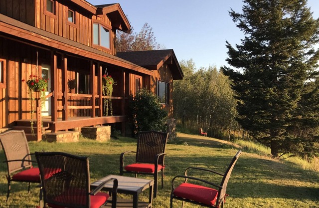 5 BR Mountain Home set in the woods near nat. forest - AUGUST 2023 SALE