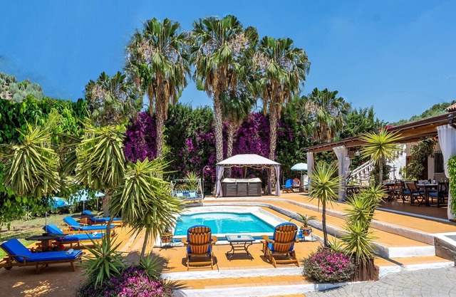 5 Deluxe Country Holiday Homes near beach, lake and mountains for 18 guests