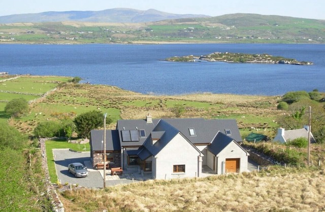5* holiday home overlooking Lough Currane Free Wifi Near Hogs Head Golf Course