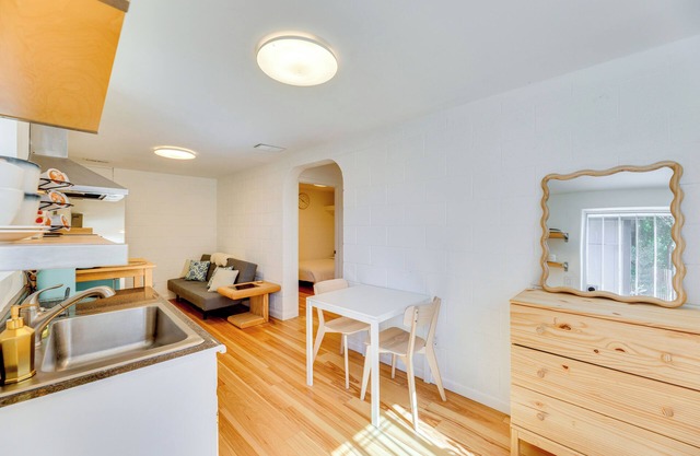 5 Mi to Dtwn Los Angeles: Apt w/Outdoor Space!