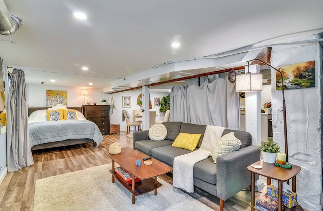 5 Mi to Dtwn Portland: Walkable Studio Suite