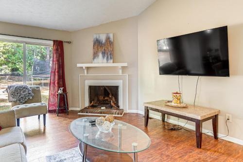 5 Mi to Fort Bragg Family Gem Near Parks and Trails