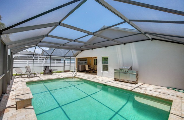 5 Mi to Fort Myers Beach: Home w/Heated Pool!