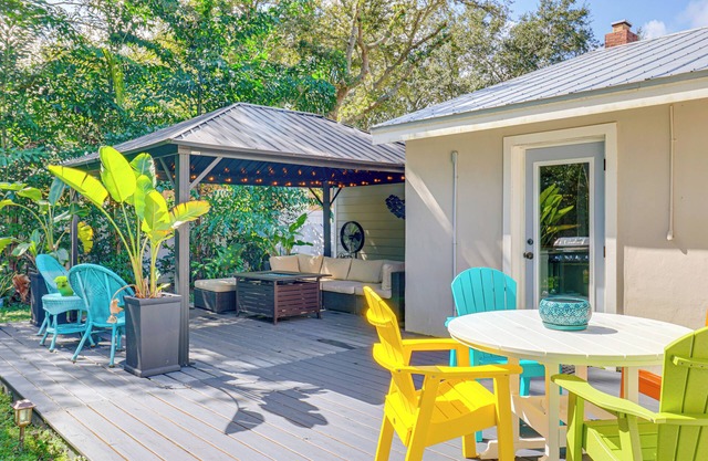 5 Mi to Vero Beach: Vintage Home w/Sauna & Grill!