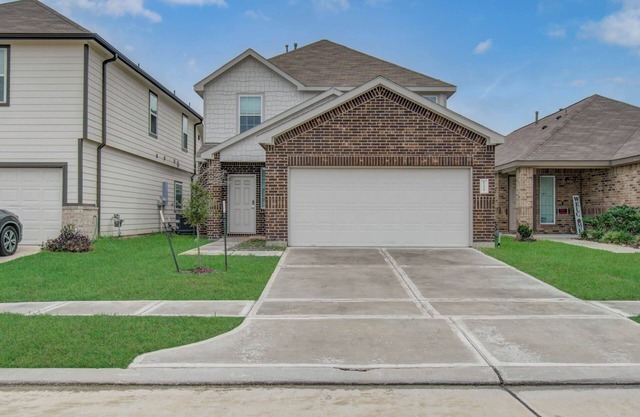5 Min from Lake Houston W/Community Pool!