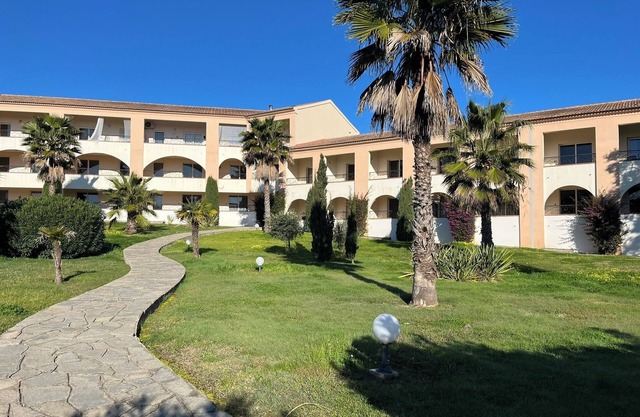 5 min walk from the sea in North Corsica in a residence with 2 swimming pools