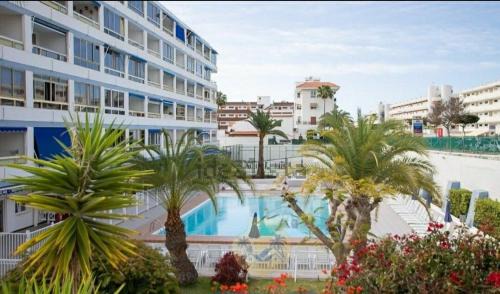 5 min walk from Yumbo 310