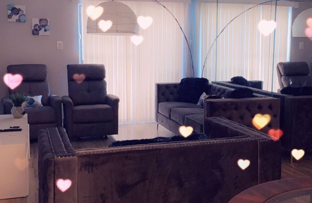 5 Min walk to NRG/MED Center/Night life/Restaurants/Galleria