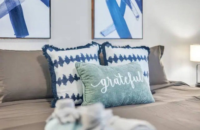 5 Min Walk Truist Park | 2 King Beds + Free PKNG