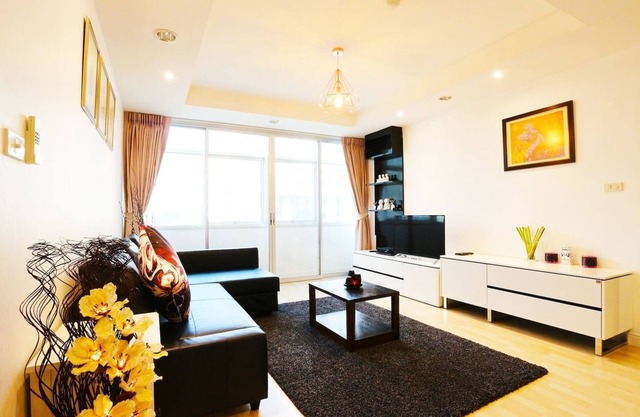5 Mins to BTS, SPACIOUS, 2 BR, 140 Sqm.