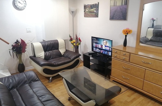 5 Mins to Downtown Brampton! Studio Apartment in Brampton