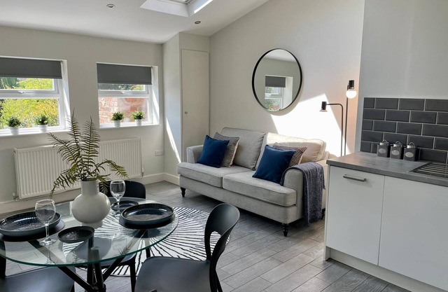 5 Mins to Woolton Village | Skylights + Desk | Parking
