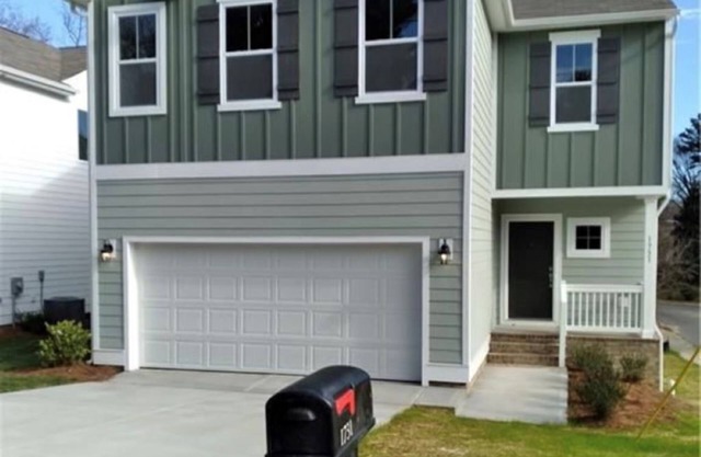 5 minutes from downtown charlotte.