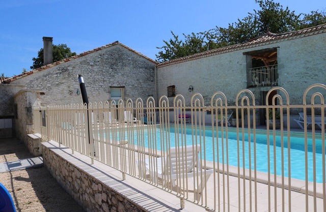 5 minutes from the medieval village, classified as one of France's most beautiful villages, air-conditioned house,