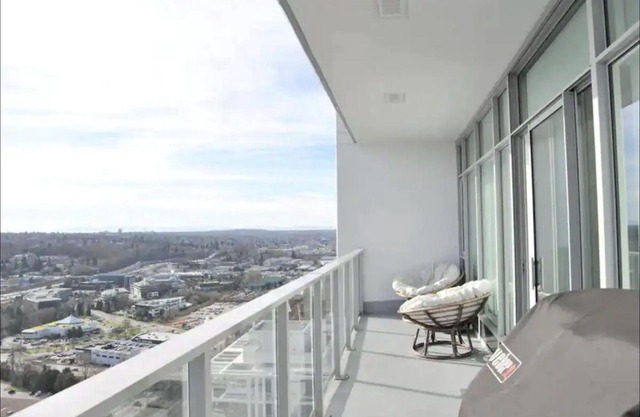5 minutes to Skytrain Downtown - Cozy Bedroom