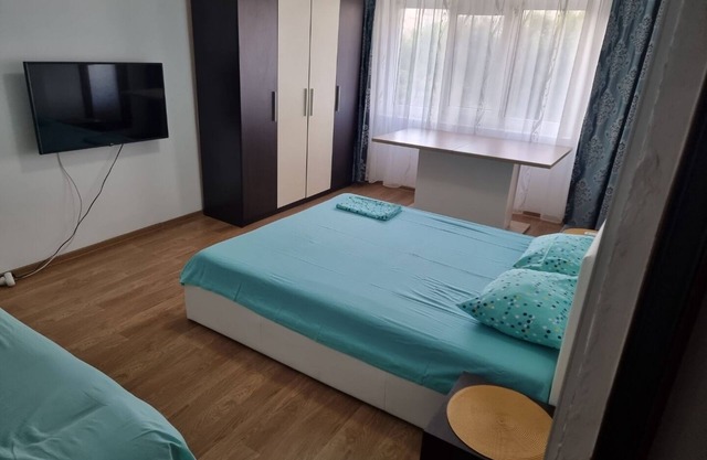 5 minutes to the beach! Family sized apartment with a nature park view.