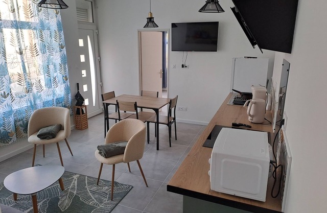 5 minutes walk from the beach of blériot-plage! ground floor apartment.