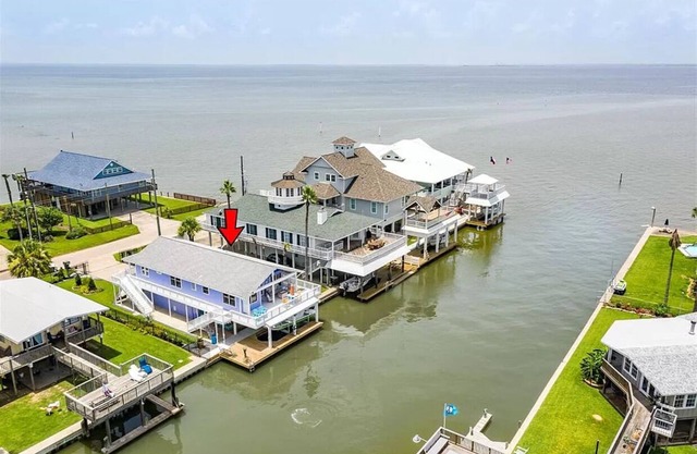 5 O'clock Somewhere - 4 bed 3 bath - Sea Isle West End Galveston Bay