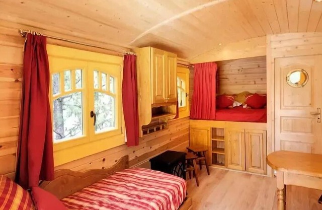 5 Person Caravan