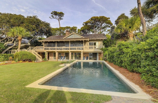 5 S. Beach Lagoon-Oceanfront Southern Charm, Pool, Play Area & Screened Porch