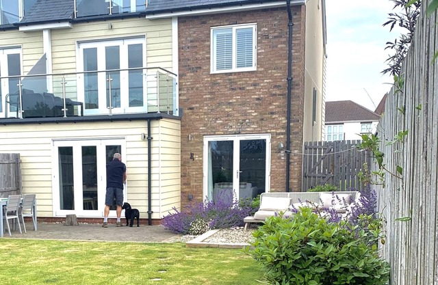 5 * Sea Views and Private Path to Beach - Ideal for 2 families or groups