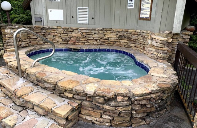 5 Star 3 bd 3ba Serenity Views w Pool Fireplace