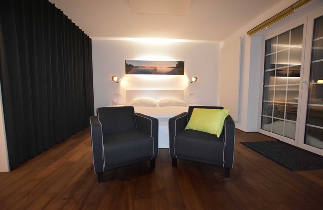5-star - Apartment with balcony in Landhausvilla am Chiemsee