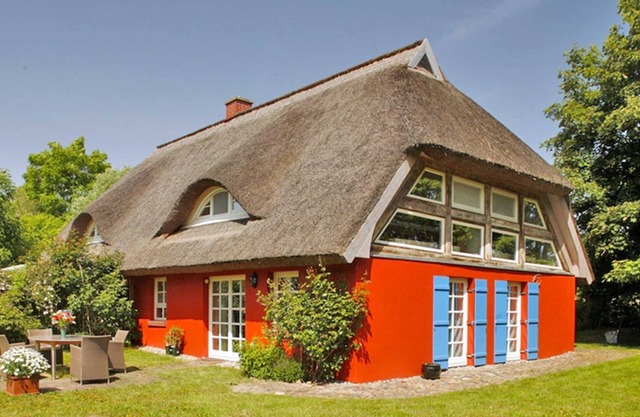 5-star holiday home with thatched roof - holiday home