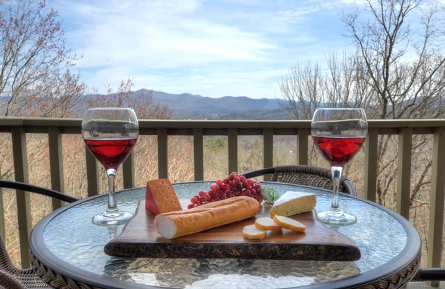 5-STAR HOME WITH LONG RANGE VIEW, PAVED TO THE DOOR ACCOMODATES 5 LARGE VEHICLES