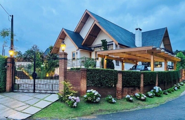 5-star house in mountain condominium🍁c/heated pool, sauna and gym.