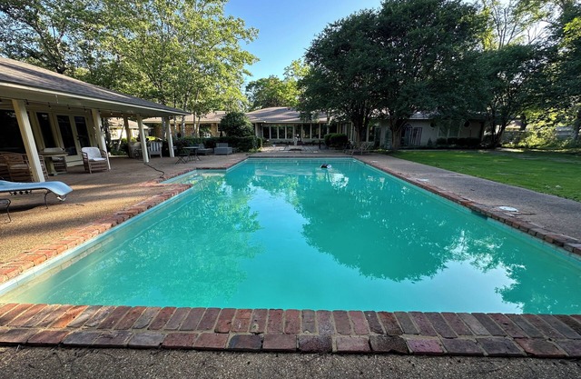 5 Star Living in the BirthPlace of the blues! 6 BR, 2 BA, Pool, Gym, Sauna