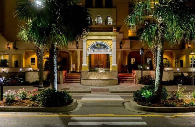 5-Star Luxury Oceanfront 2 Bed Condo, UP TO 50% OFF RESORT RATE THIS SUMMER!