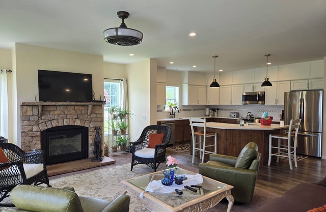 5 Star Rated New & Modern Family Home for Families