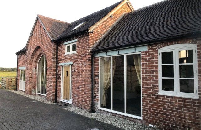 5 star restored barn conversion-The Granary Dating back to 1604 -home from home