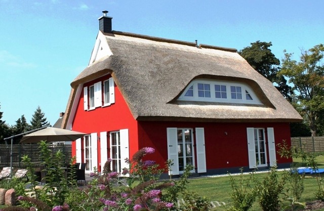 5 star vacation home close to the water, thatched roof, terrace, sauna, fireplace, WLAN, barbecue