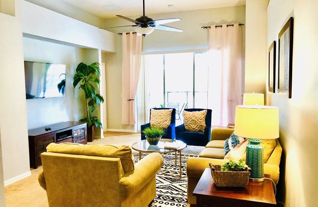 5 Stars-Modern & Beautiful-Relaxing & Fun*15Min.Disney*WiFi*GameRoom*HotTub*Pool
