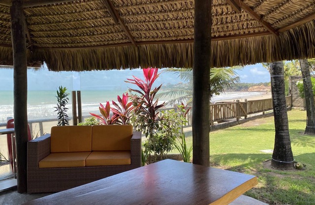 5 suites, foot in the sand, services and taxes included, 8 km Ponta Negra