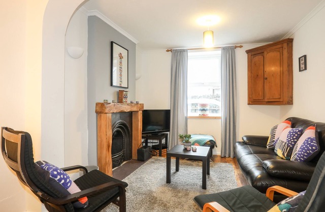 5 THOMAS STREET, family friendly, with a garden in Llanberis