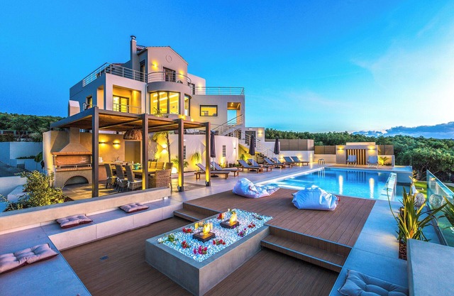 5' to Beach/Private Heated Pool/Seaview/Gym