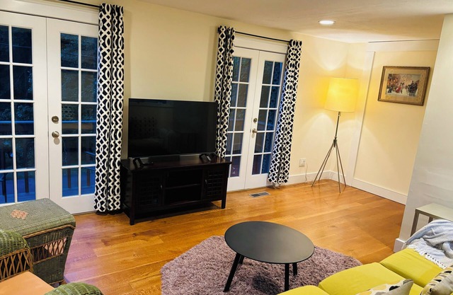 50%OFF Riverfront WestonHome 1.6 Acers-NYC 1 hour Near estaurants I-95& Parkway