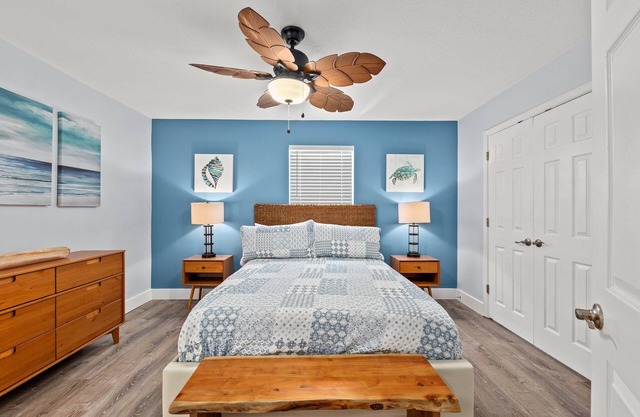 500 Feet to the beach, charming costal decor!