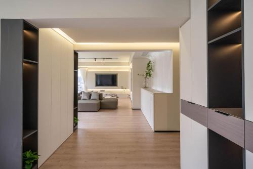 500-square-meter river view luxury home with elevator access near Yu Garden